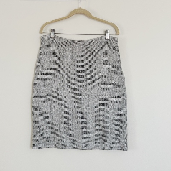 NEW St. John Sparkle Skirt Textured Tweed Silver Metallic Size 10 - Picture 4 of 4